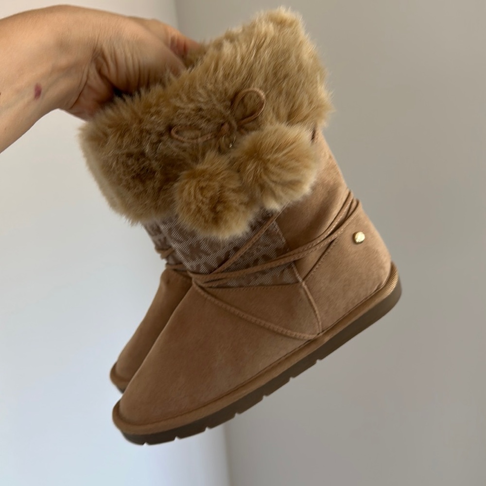 NWOT Micheal kors girl boots size 3. Never worn